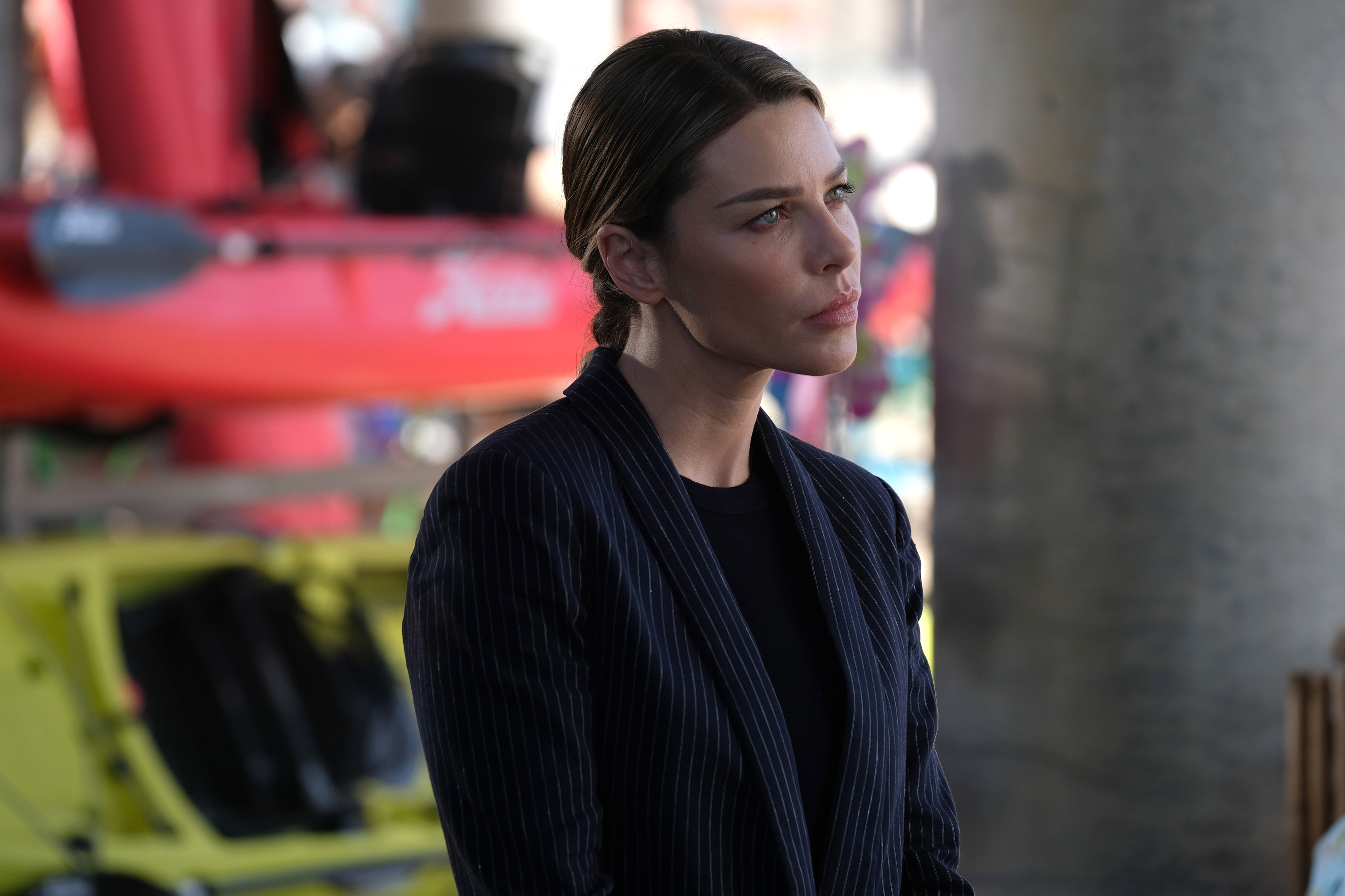 actor Lauren German large photo