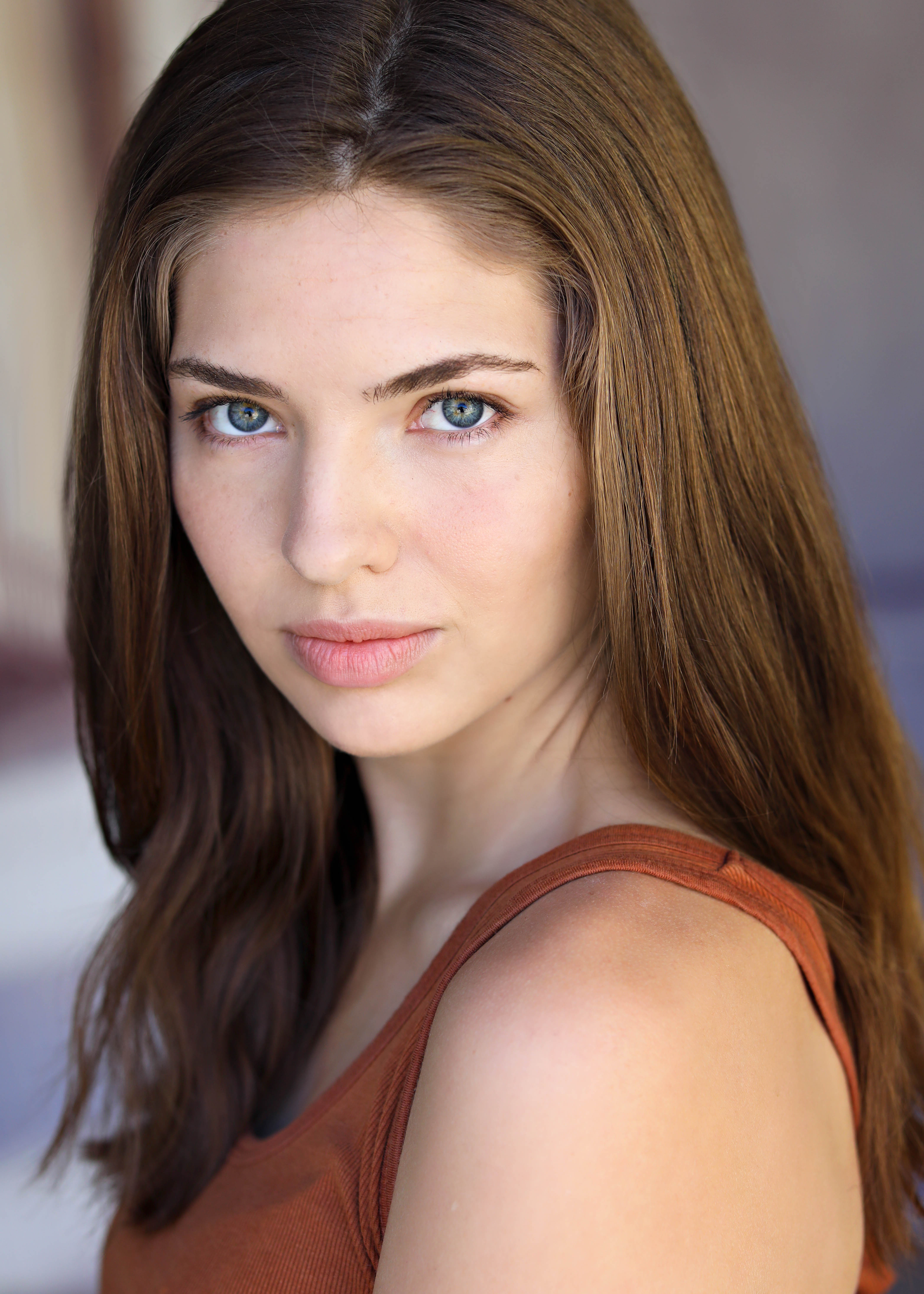 actor Taylor Geare large photo