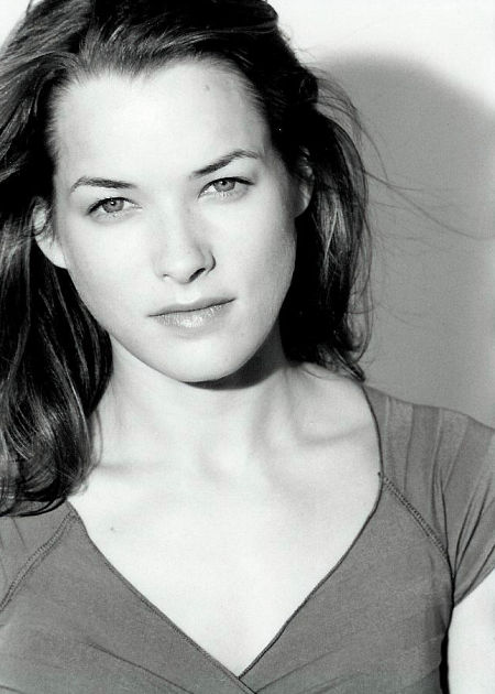 actor Nicole DeHuff large photo