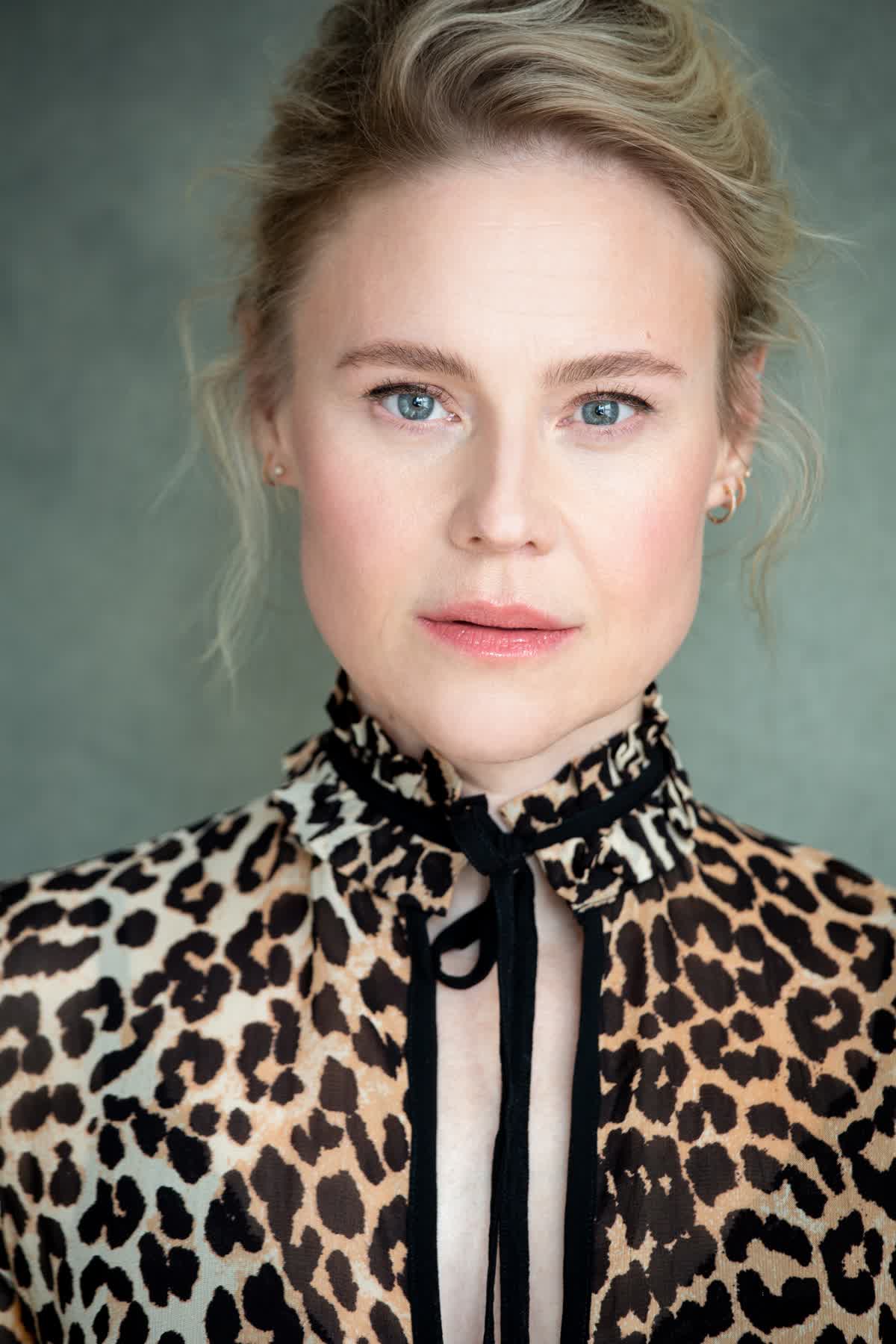 actor Kristin Booth large photo