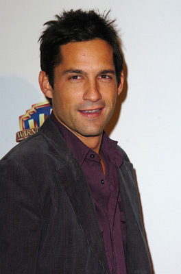 actor Enrique Murciano large photo