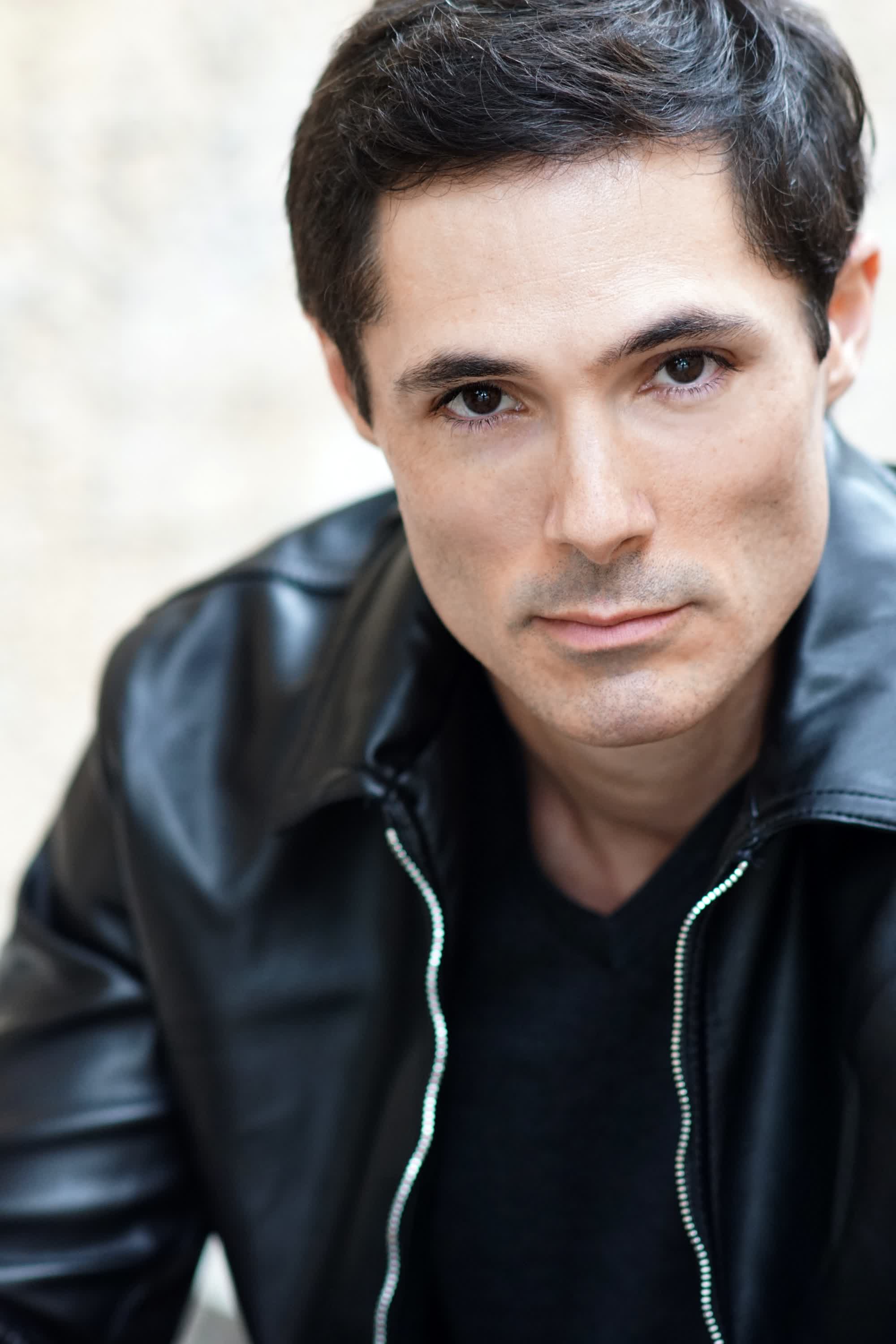 actor Patrick Tatten large photo