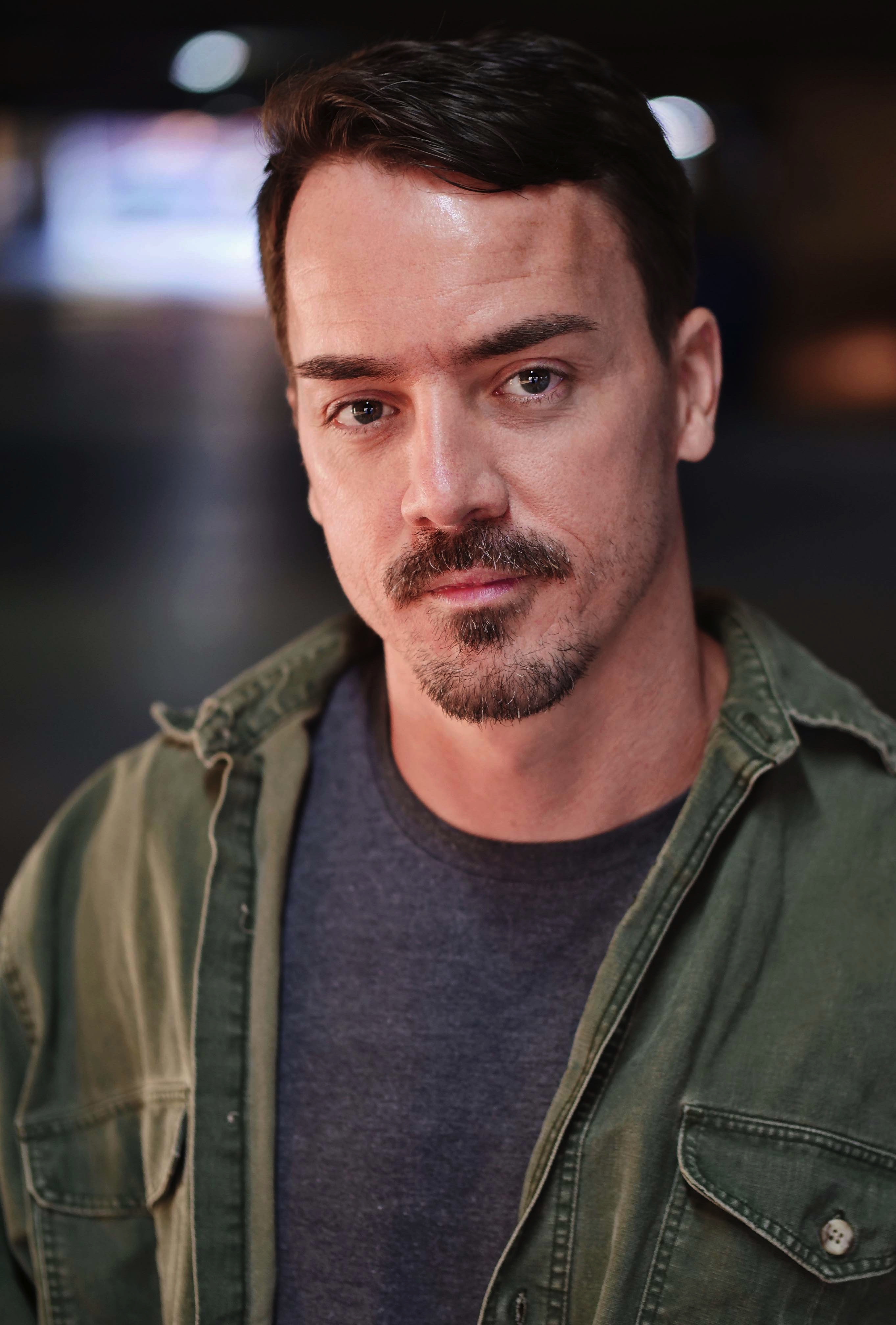 actor Mike Foy large photo