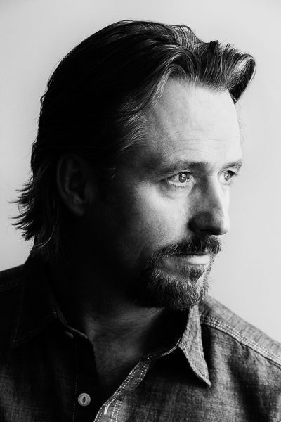 actor Linus Roache large photo