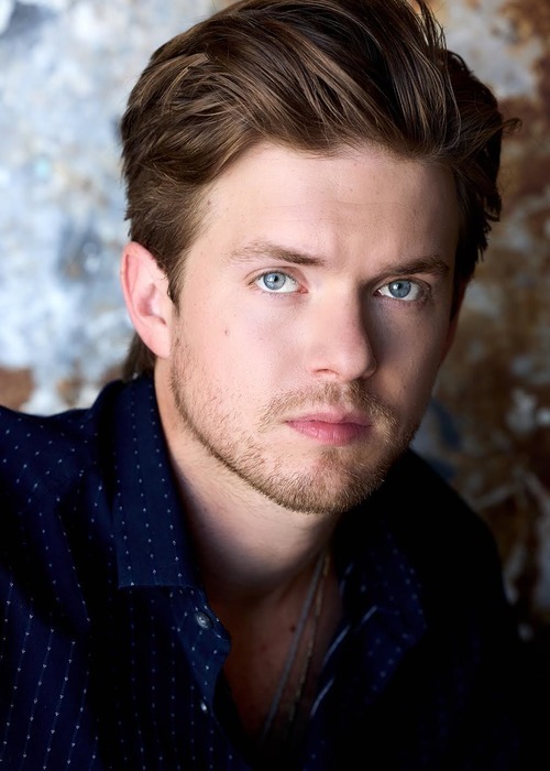 actor Chris Brochu large photo
