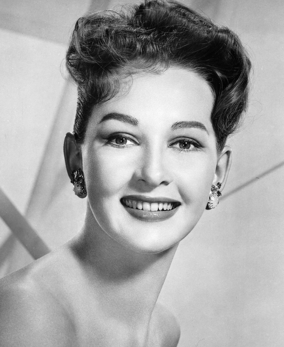 actor Taina Elg large photo