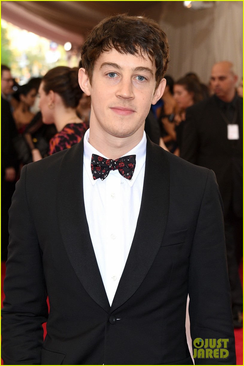 actor Alex Sharp large photo