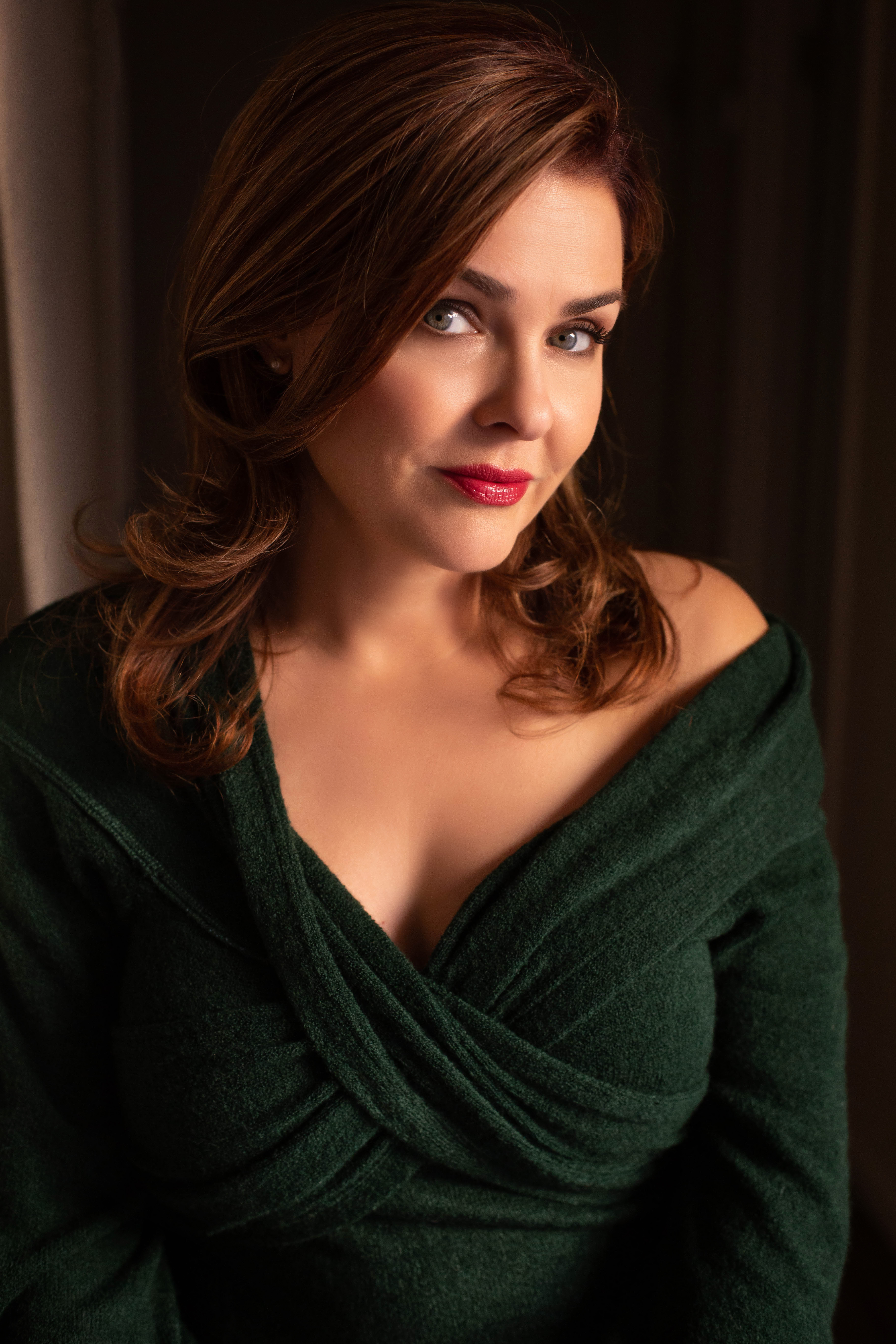 actor Corinna Jones large photo