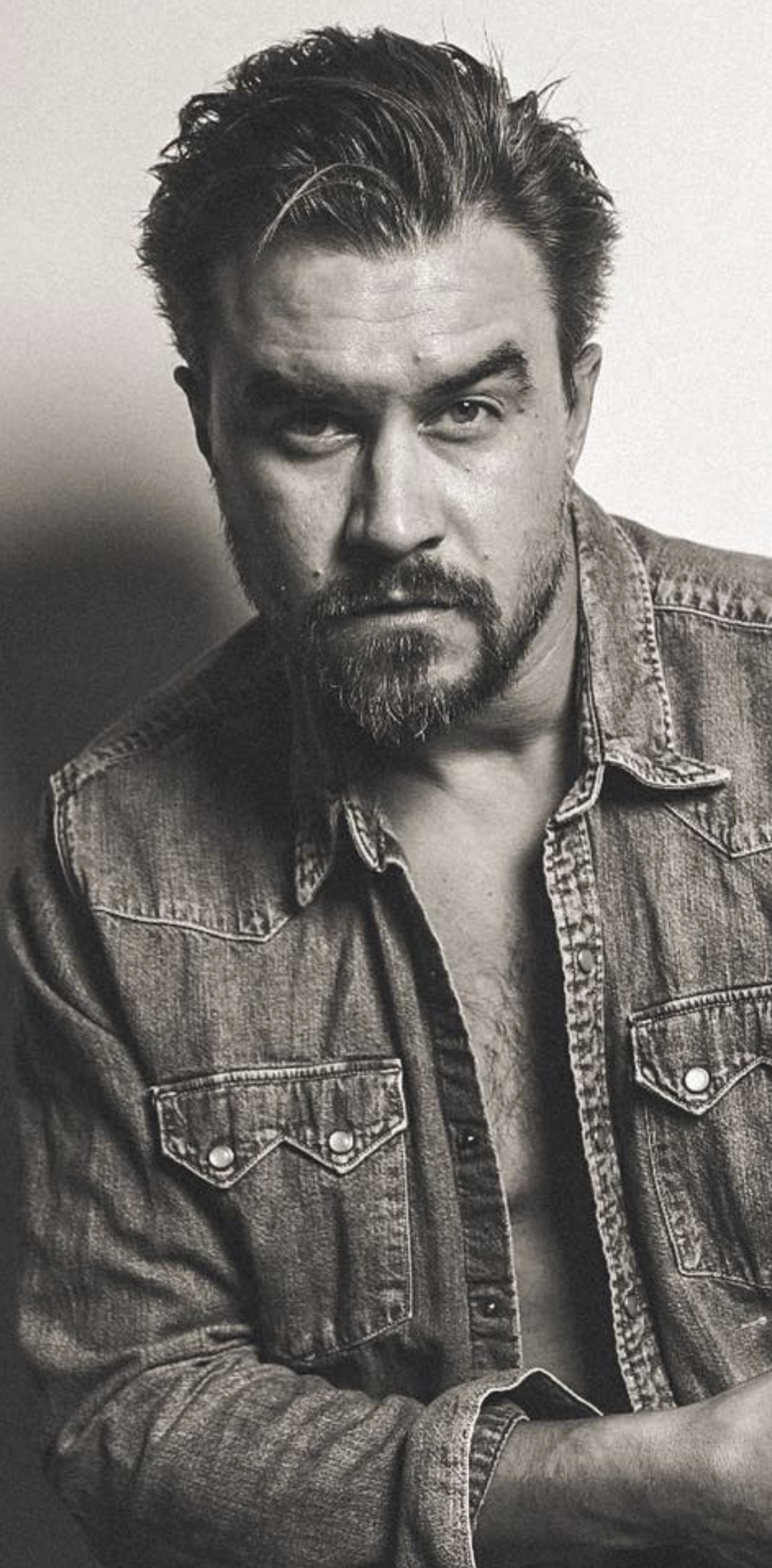 actor Rob Mayes large photo