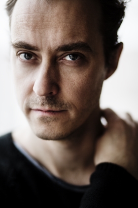actor Jonas Karlsson large photo