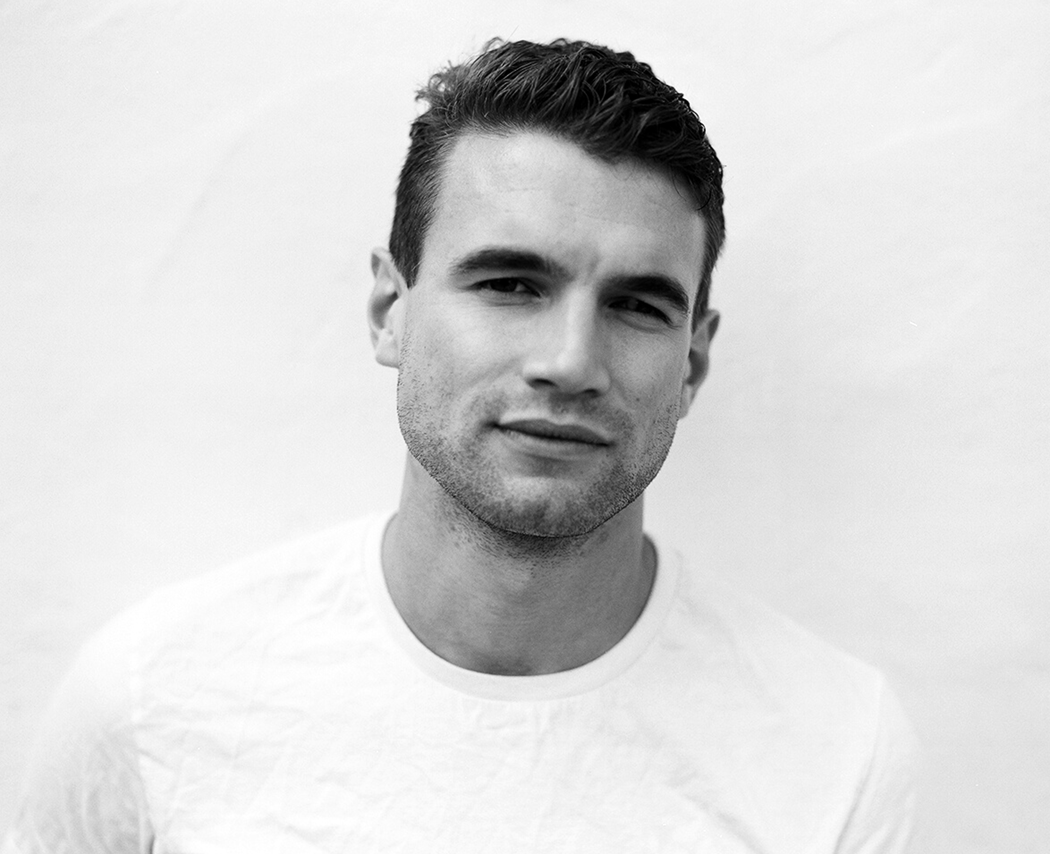 actor Alex Russell large photo