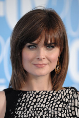 actor Emily Deschanel large photo