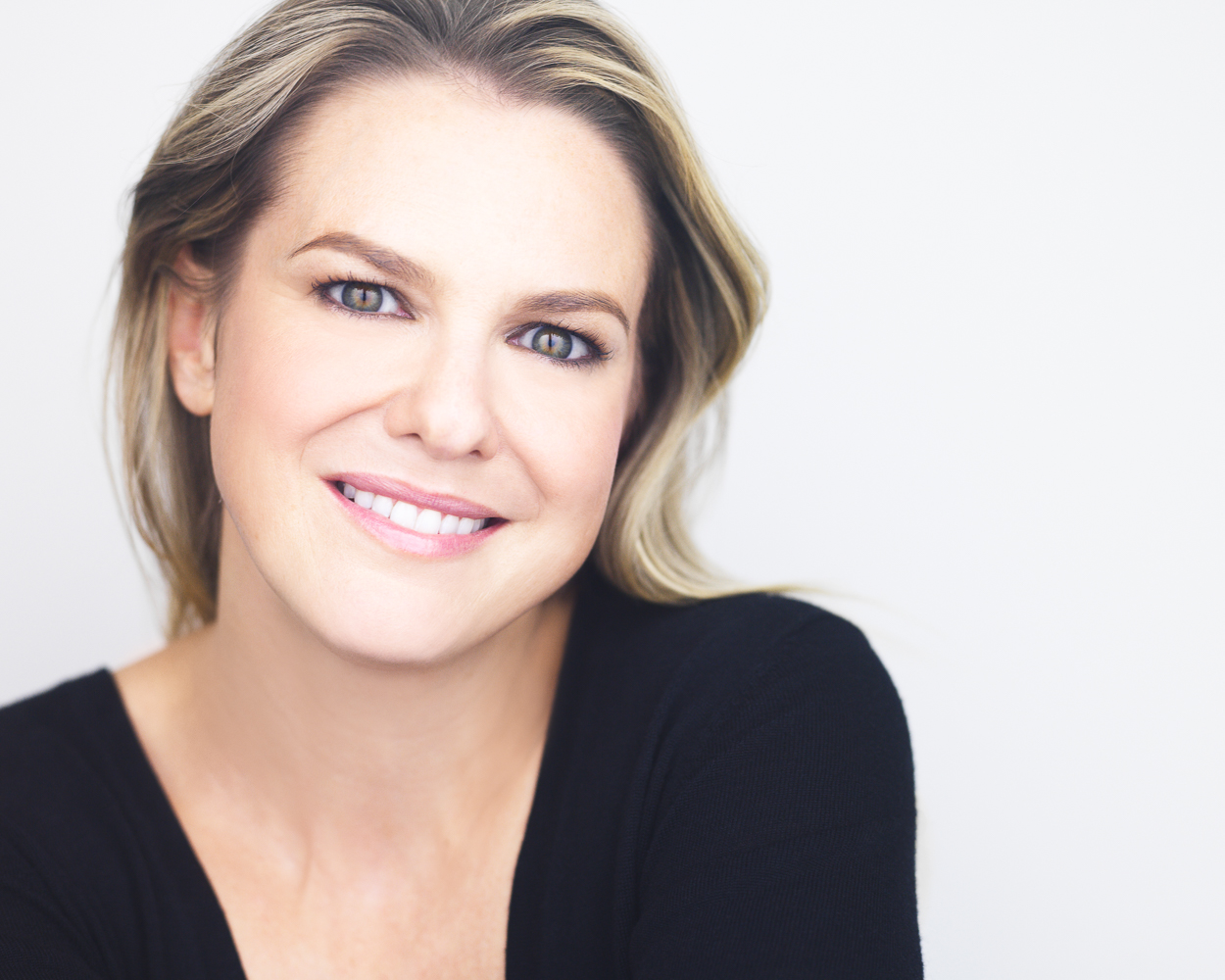 actor Larisa Oleynik large photo