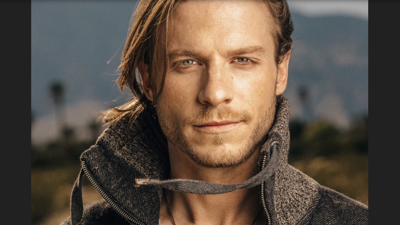 actor Steve Lenz large photo