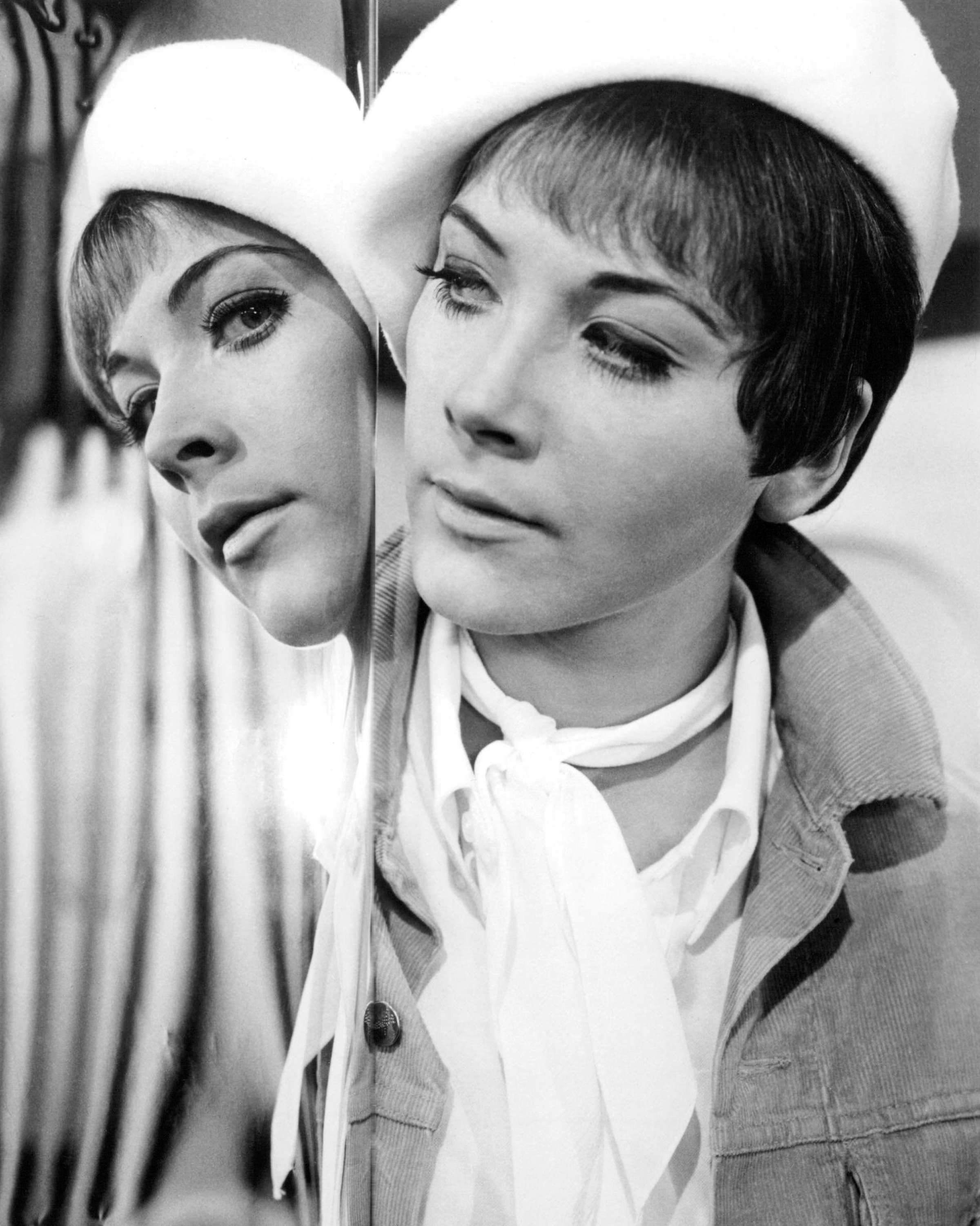 actor Linda Thorson large photo