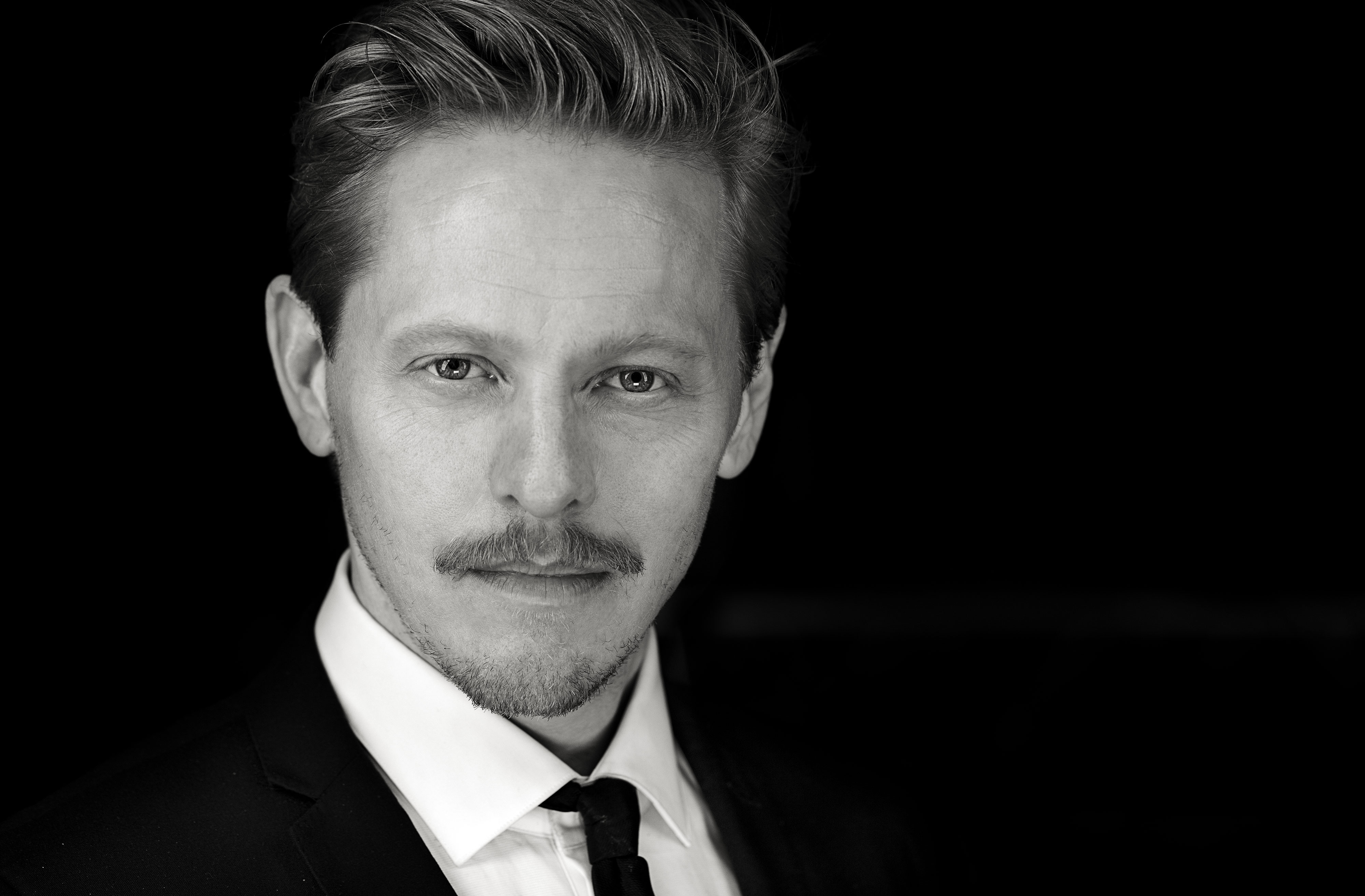 actor Thure Lindhardt large photo