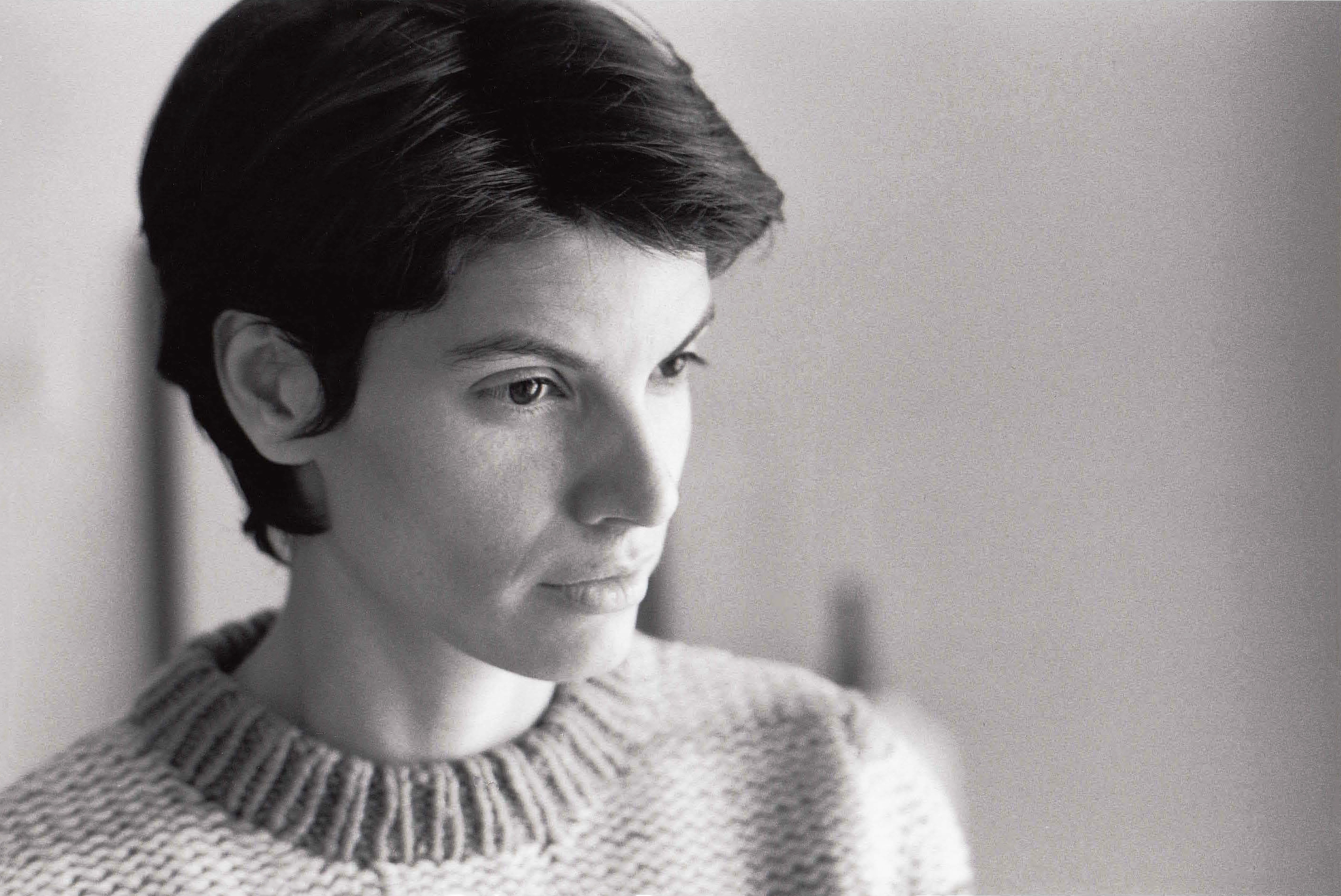 actor Christine Harnos large photo