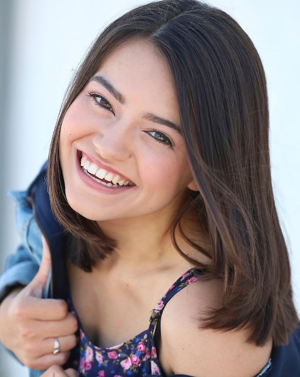 actor Ariel Gade large photo