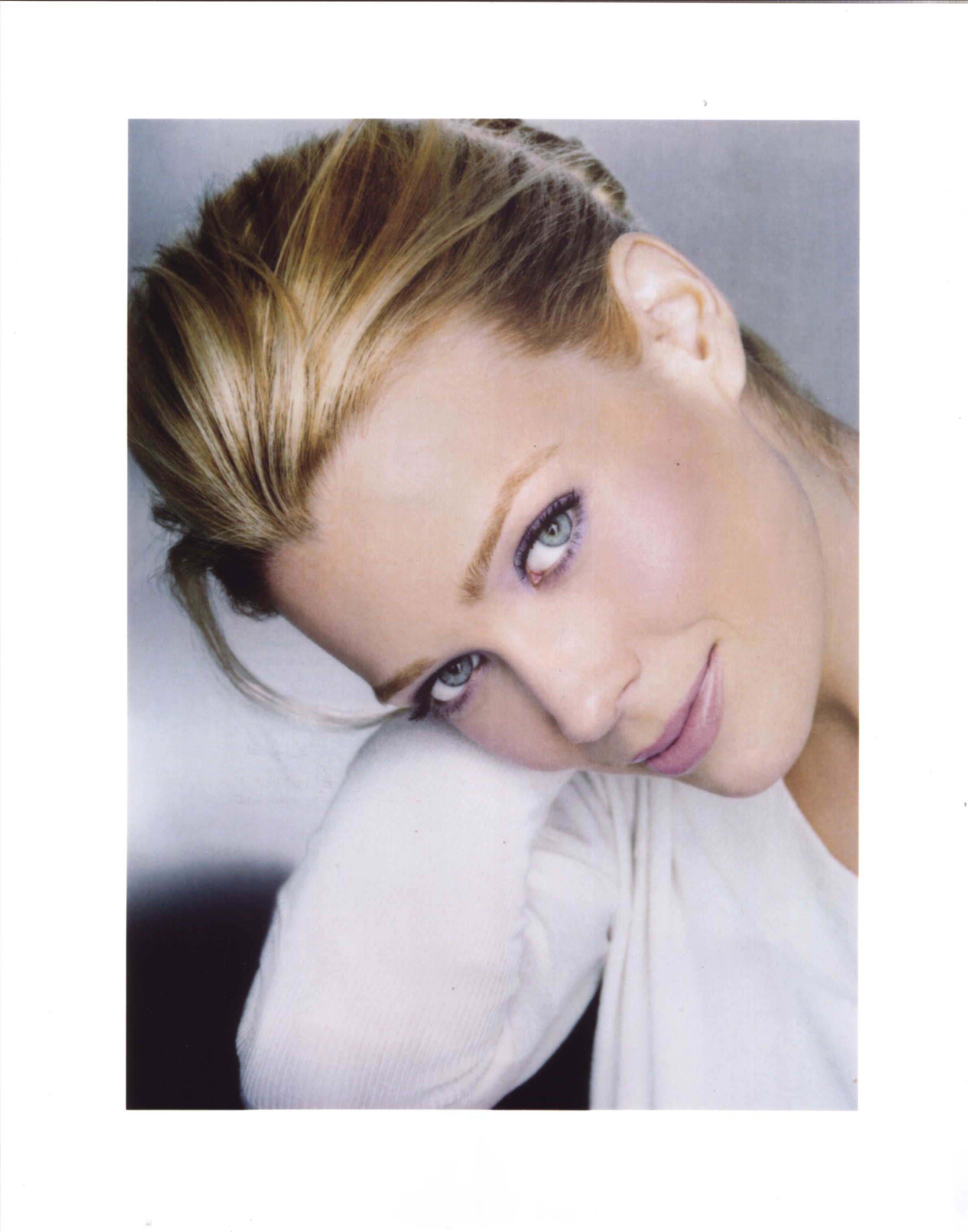 actor Laurie Holden large photo