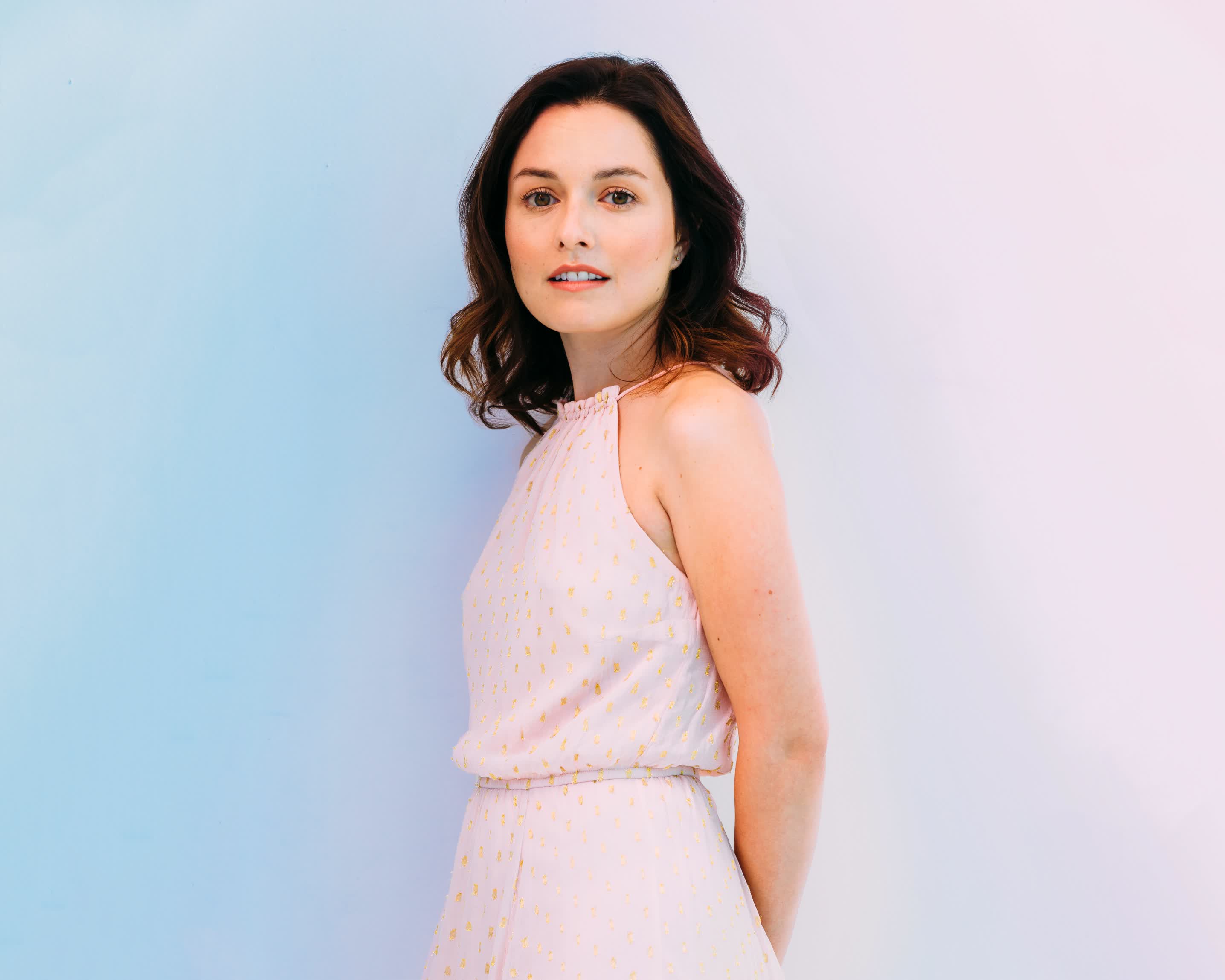 actor Jenna Gavigan large photo