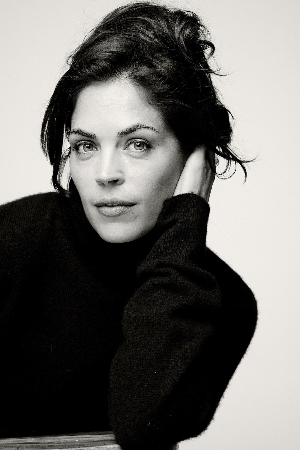 actor Kelly Thiebaud large photo