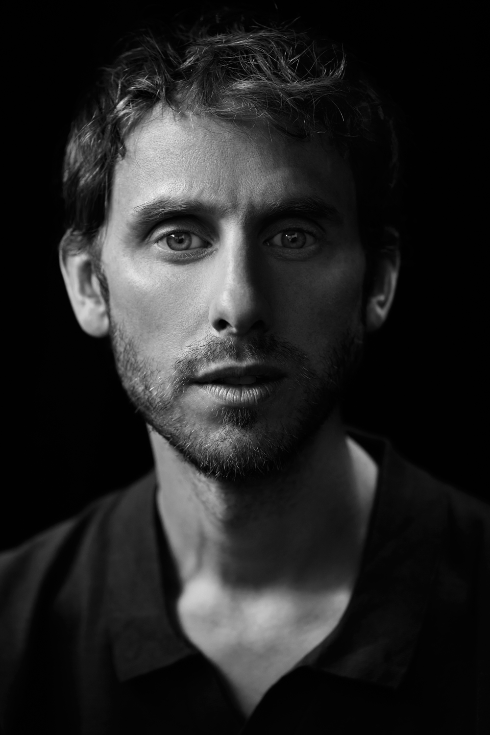 actor Robert Emms large photo