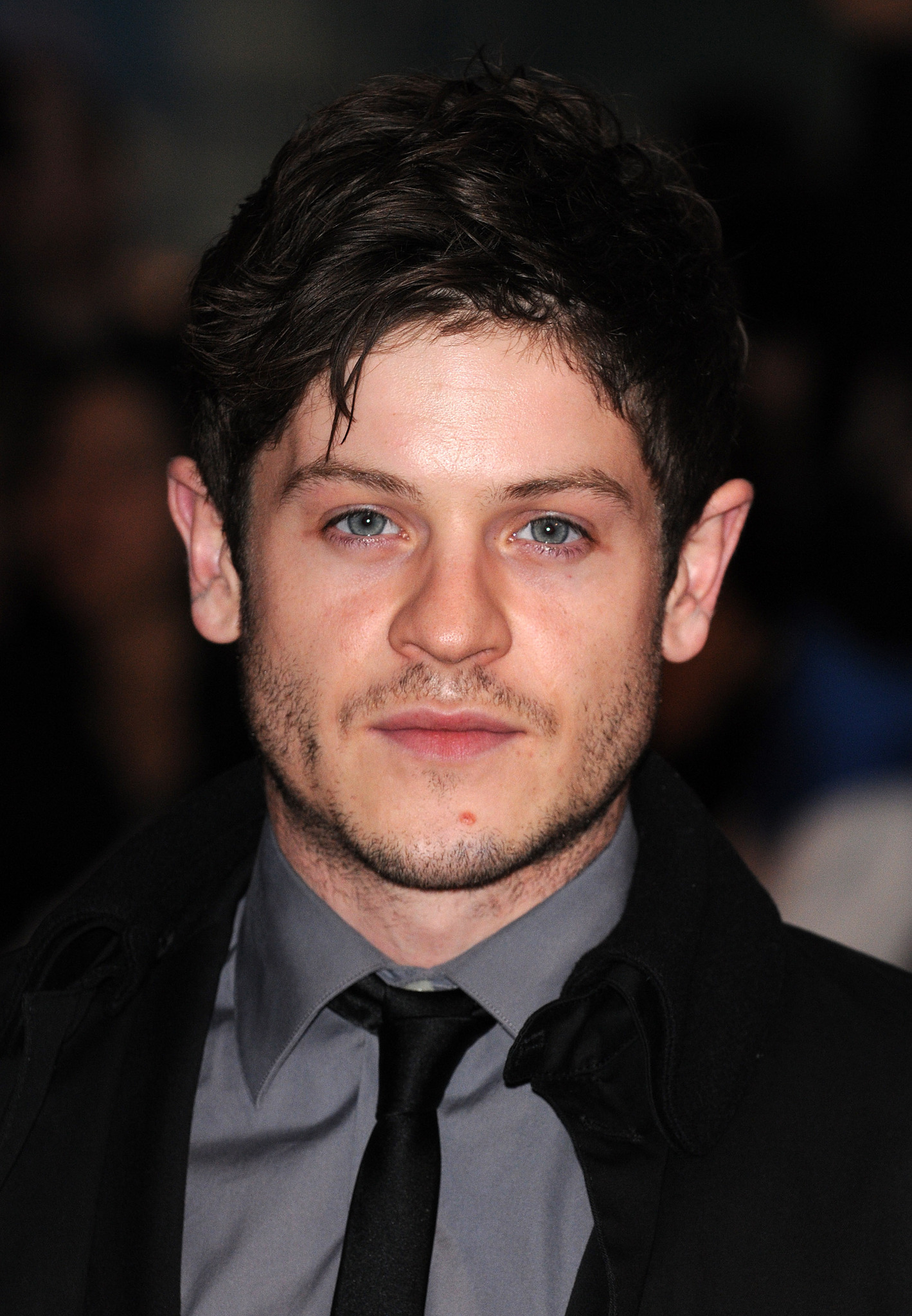 actor Iwan Rheon large photo