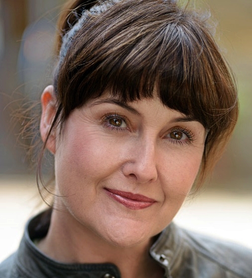 actor Elizabeth Carling large photo