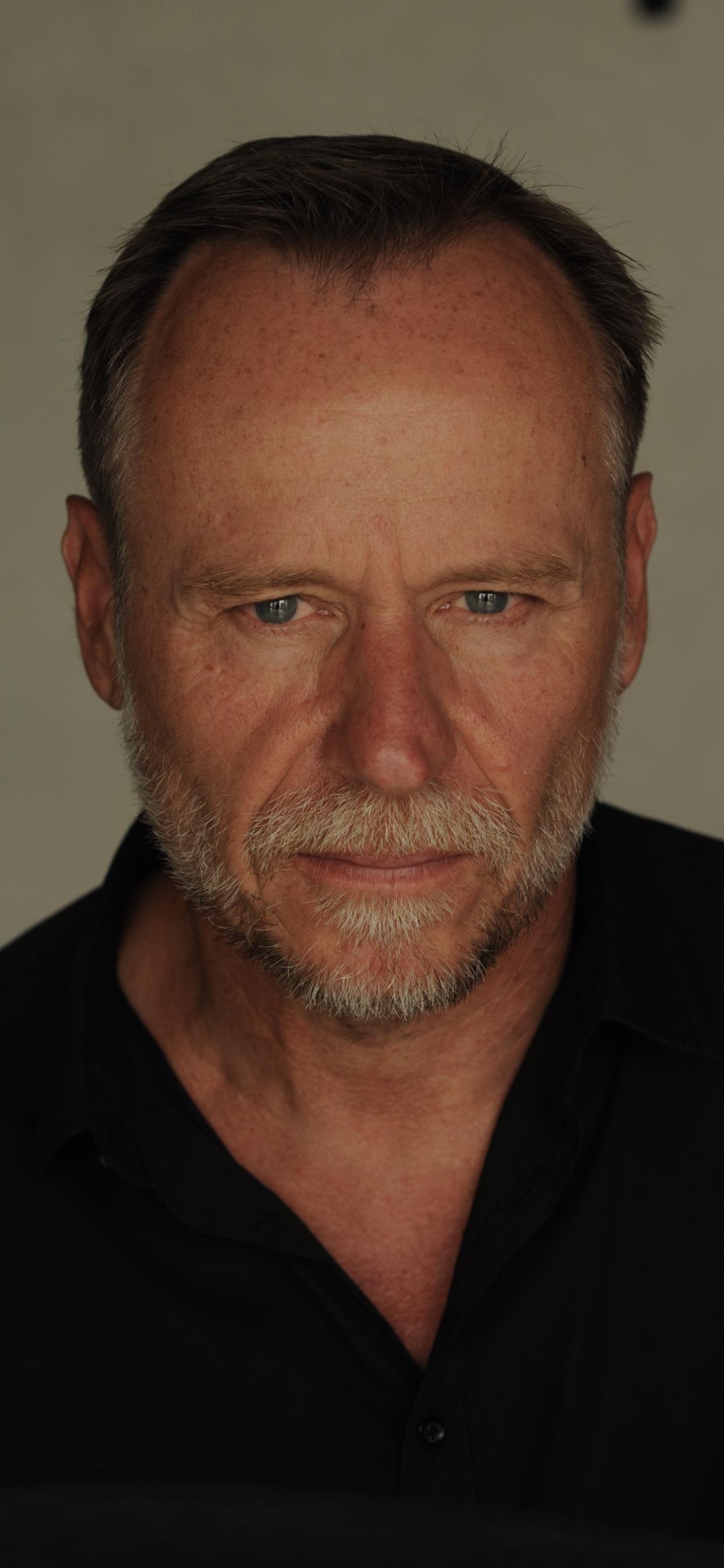 actor Karel Roden large photo