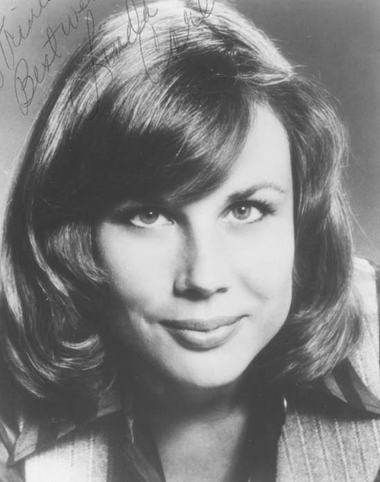 actor Linda Carlson large photo