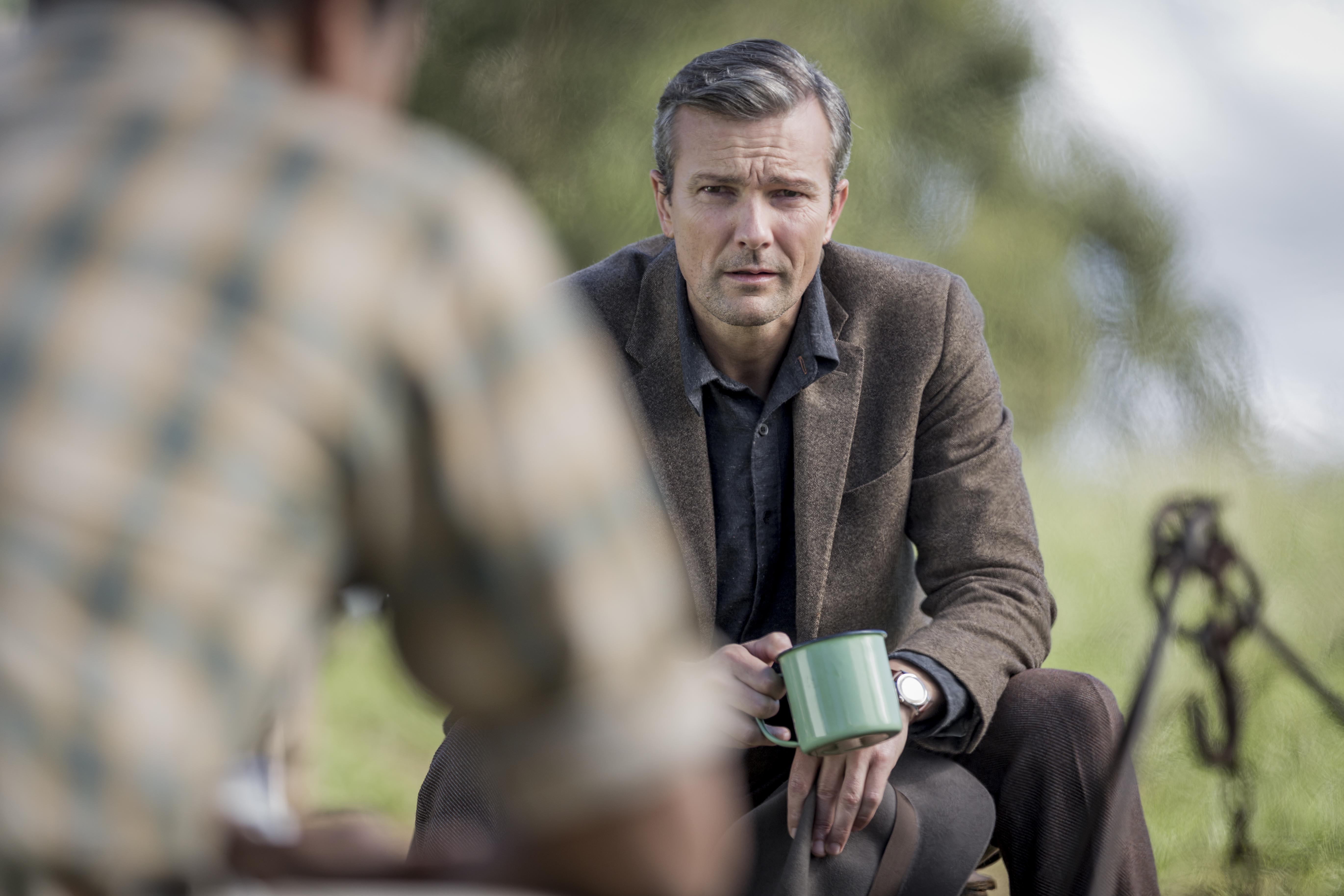 actor Craig Hall large photo