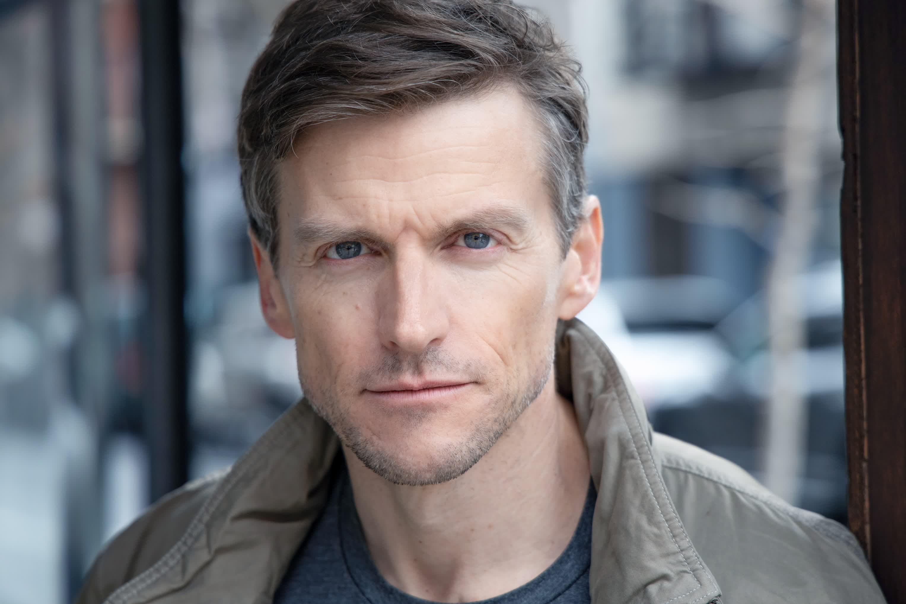 actor Gideon Emery large photo
