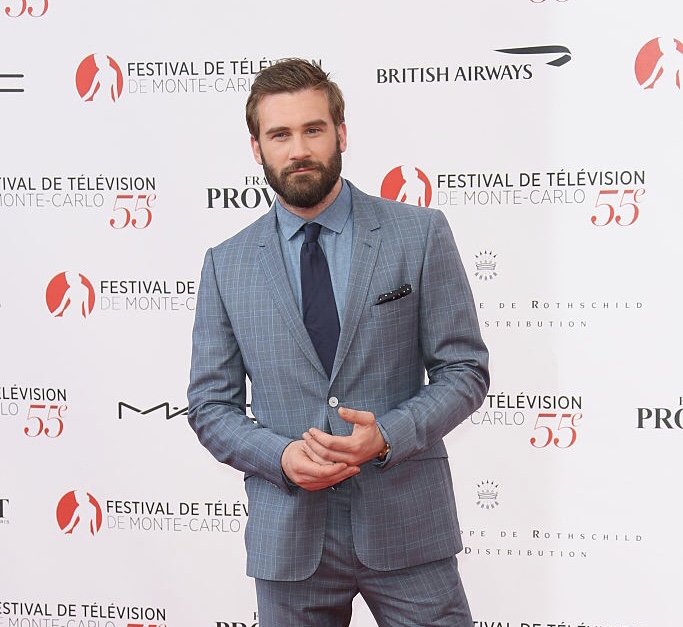actor Clive Standen large photo
