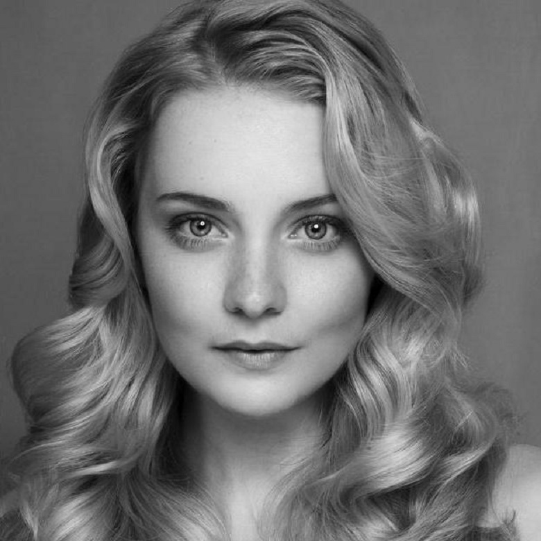 actor Amanda Fairbank-Hynes large photo