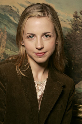 actor Alicia Goranson large photo