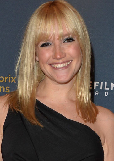 actor Stephanie Anne Mills large photo