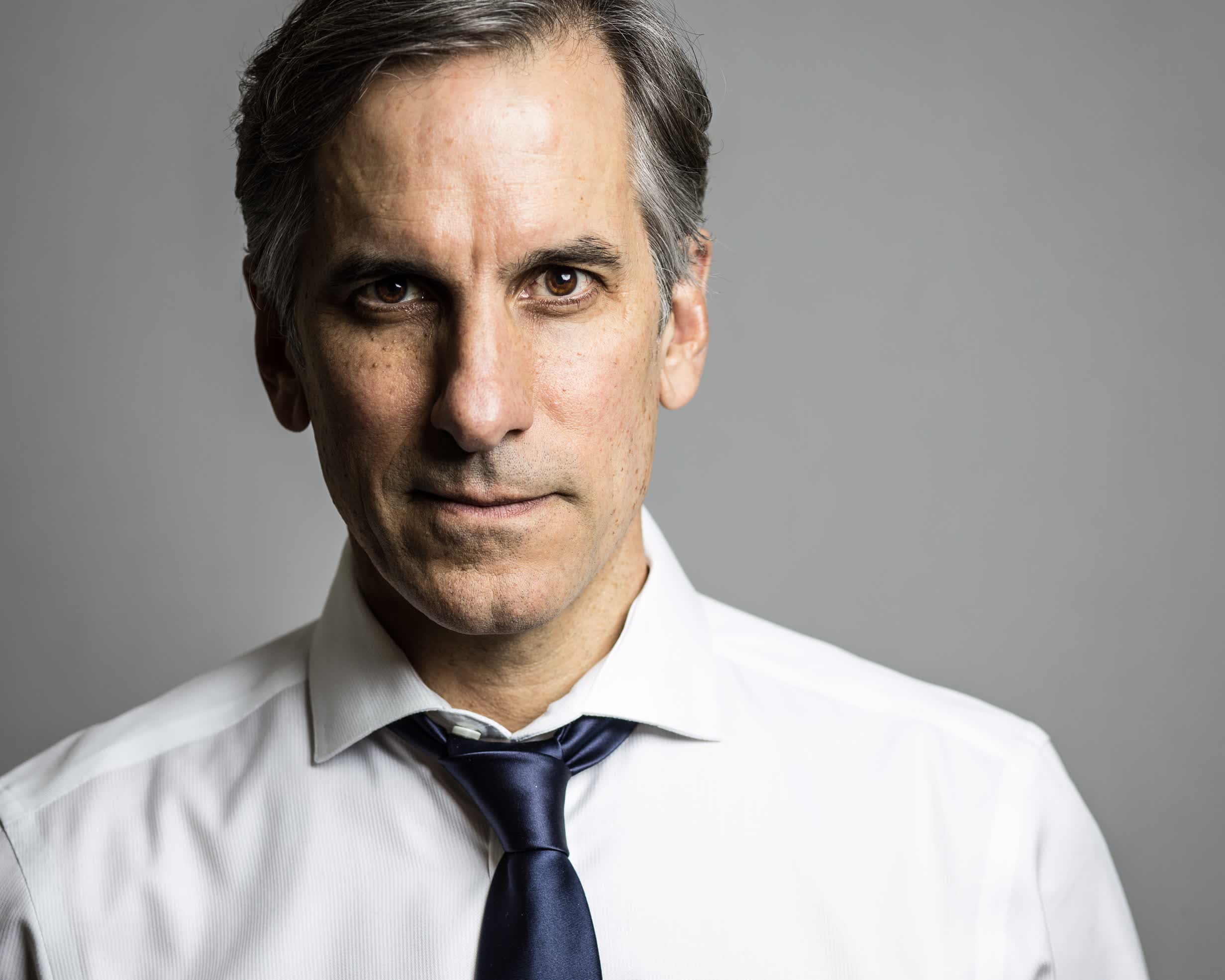 actor Wayne Pére large photo