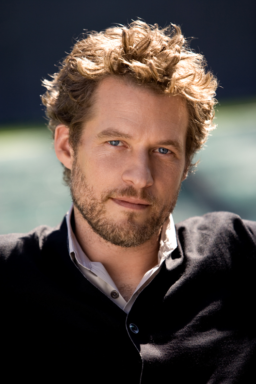 actor James Tupper large photo