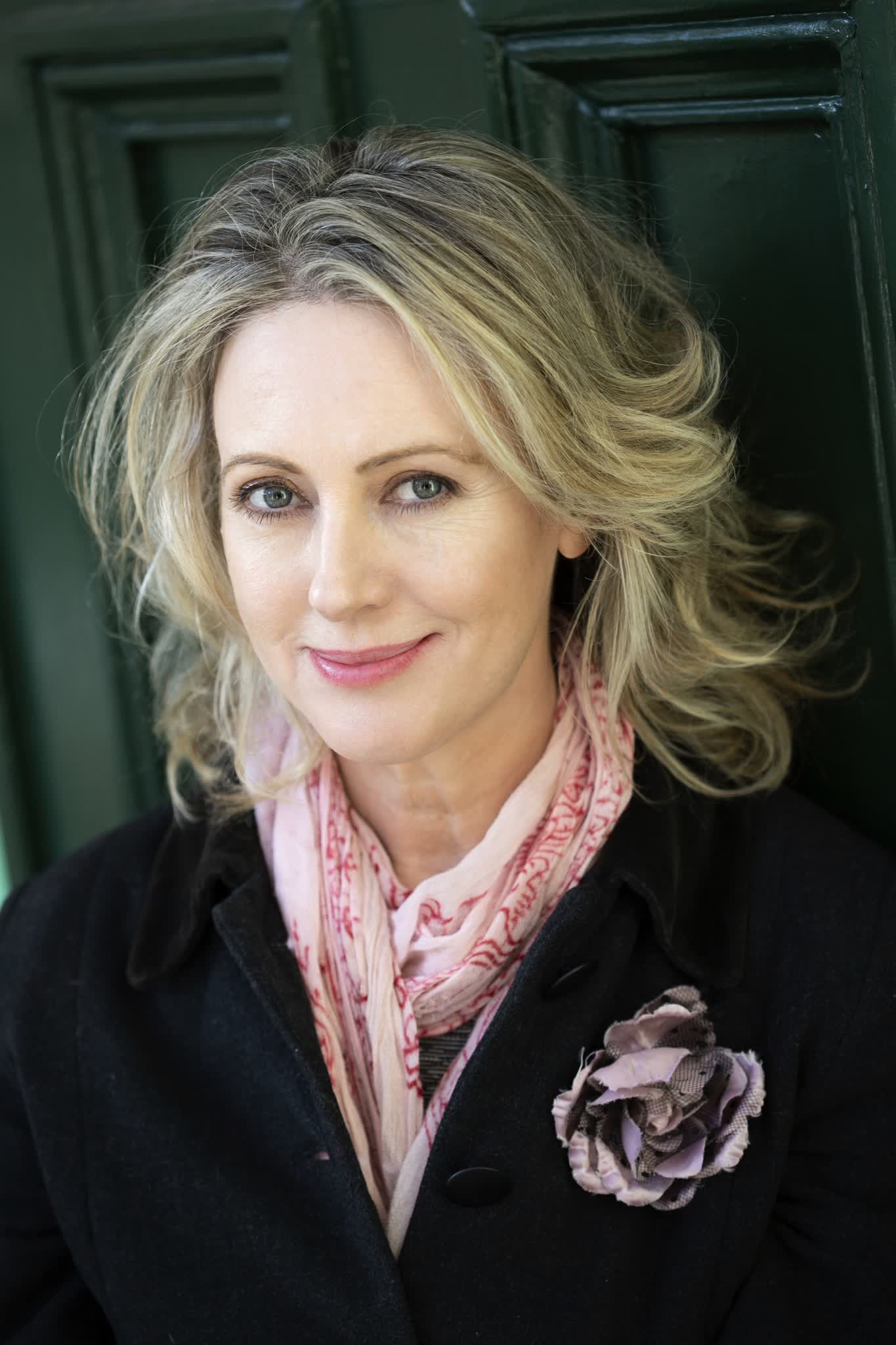 actor Roz Hammond large photo