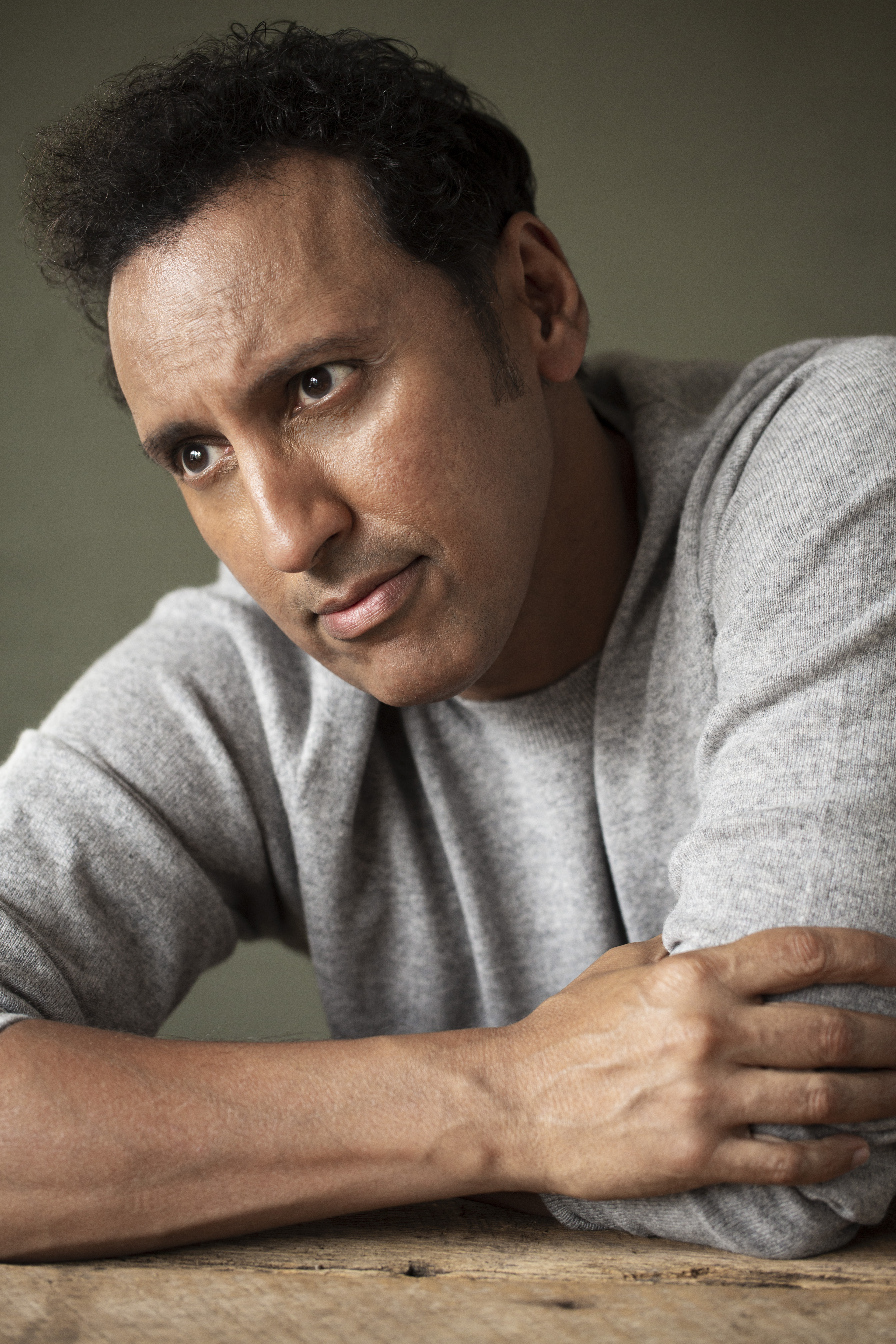 actor Aasif Mandvi large photo