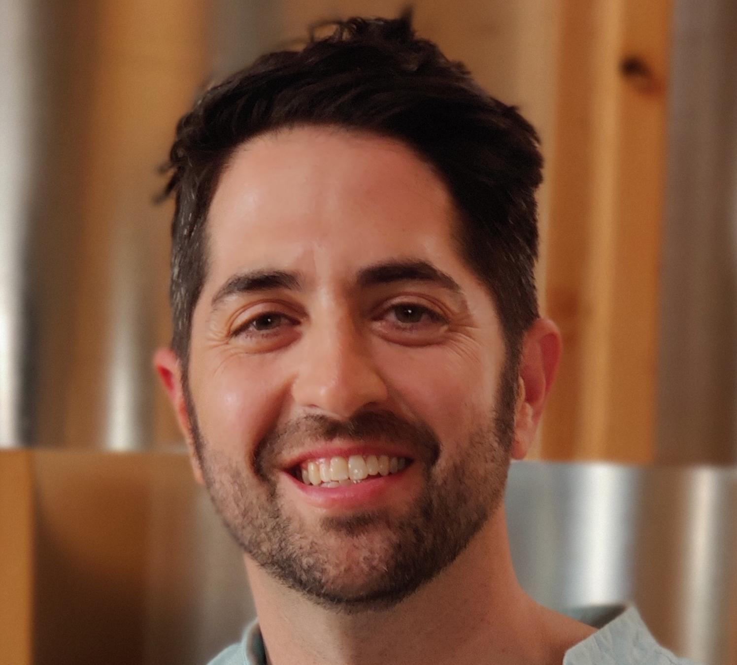 actor Adam Saunders large photo