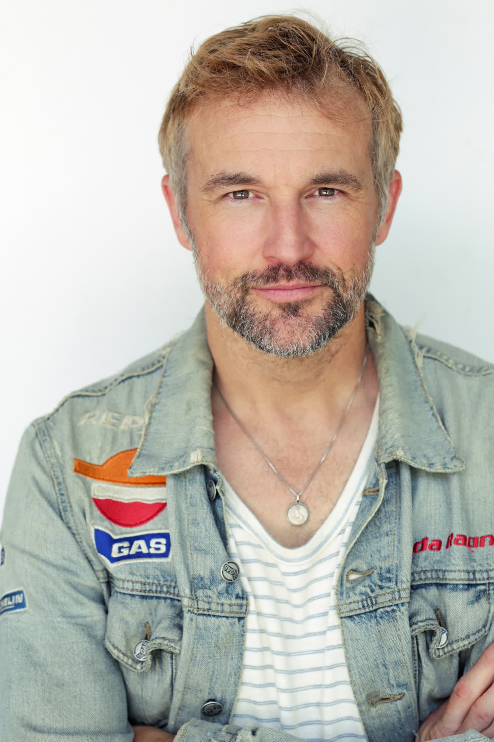 actor Shaun Benson large photo