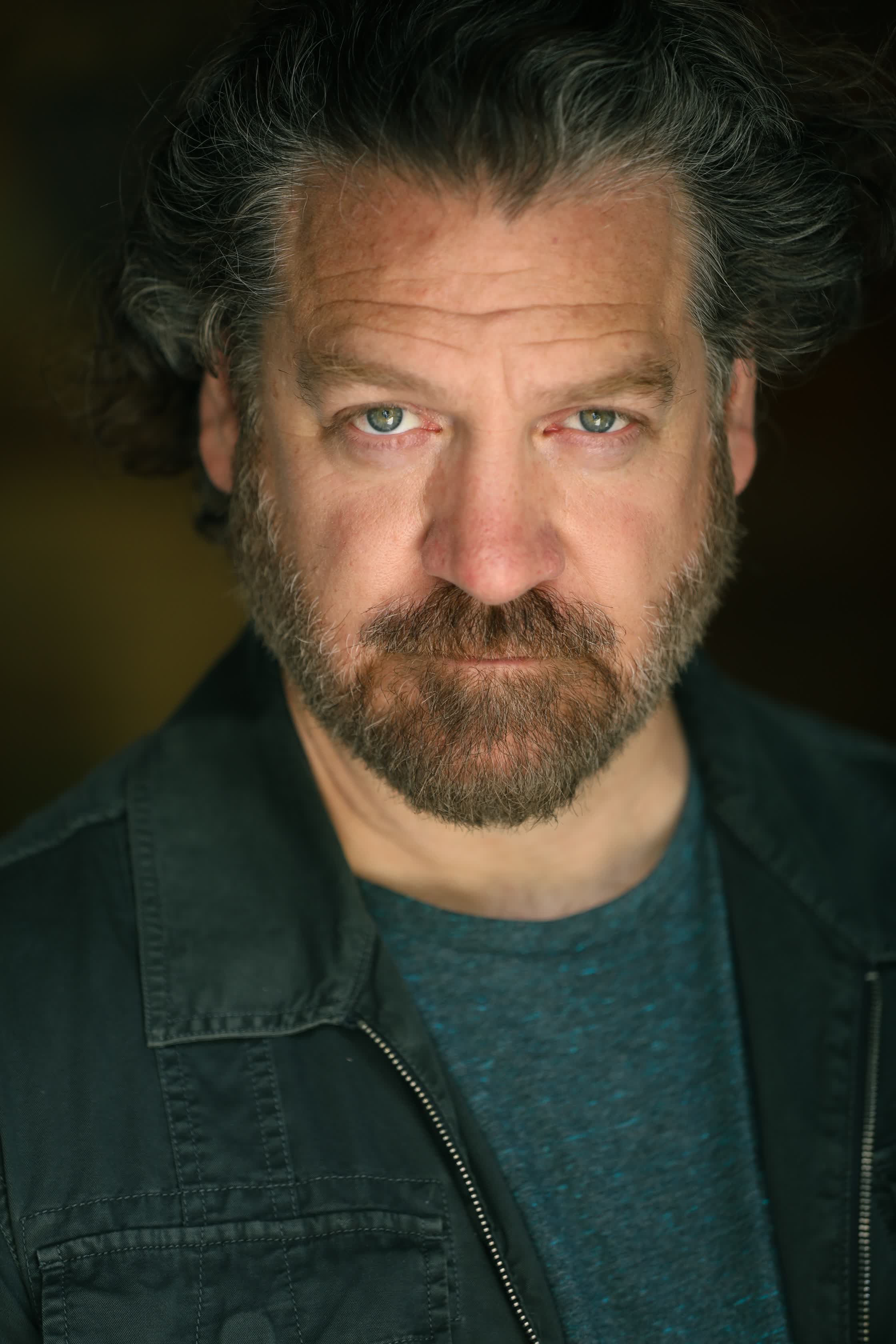 actor Adam Johnson large photo