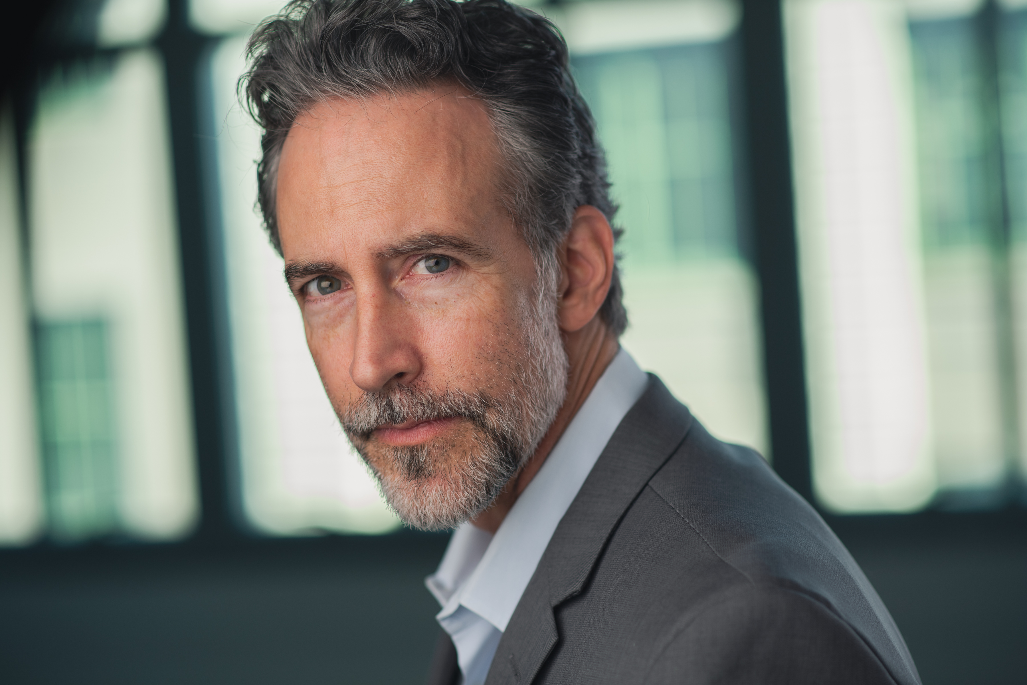 actor Baylen Thomas large photo