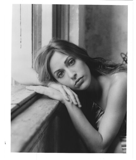 actor Summer Phoenix large photo