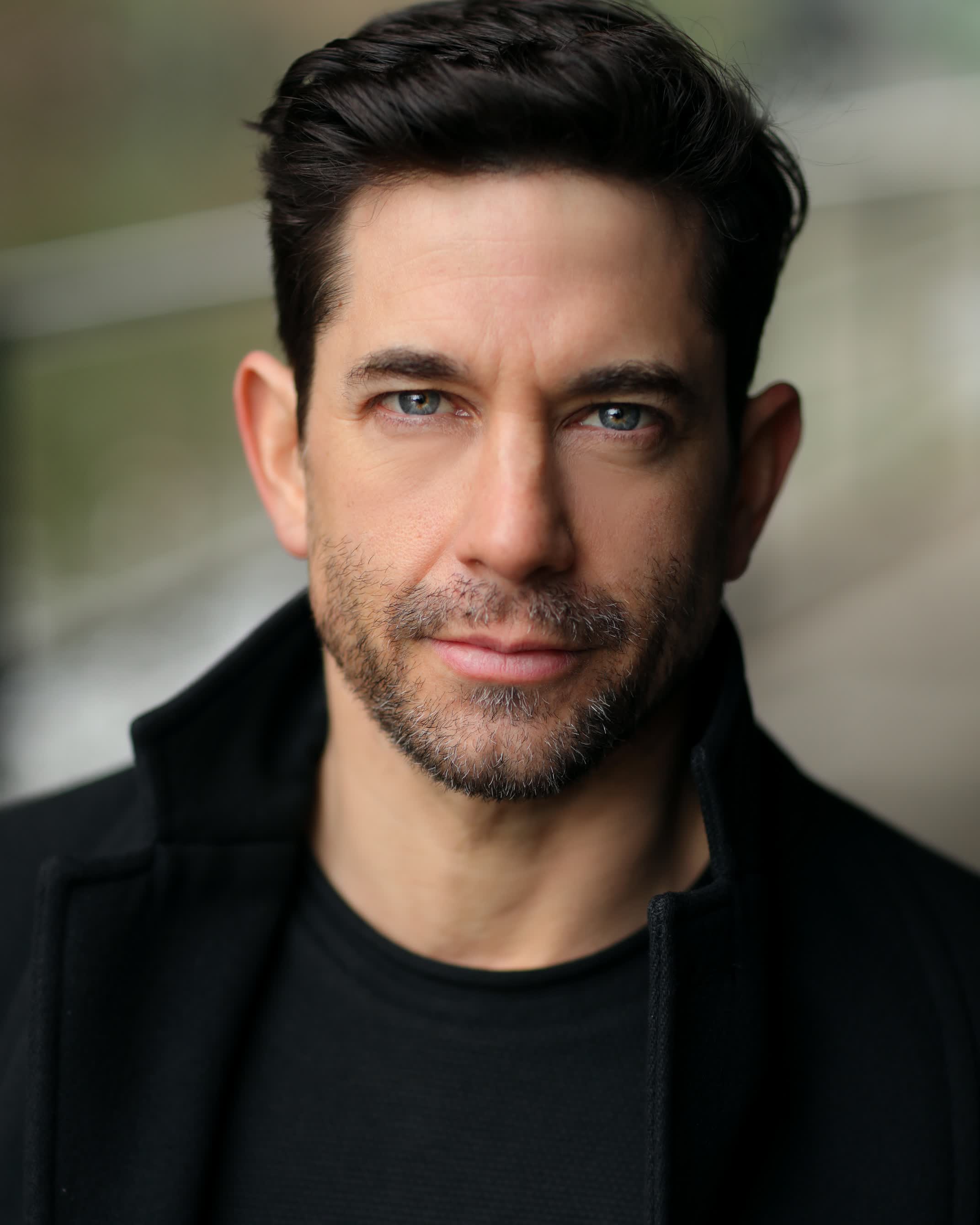 actor Adam Garcia large photo