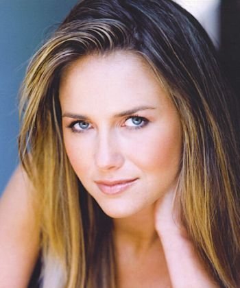 actor Tania Saulnier large photo