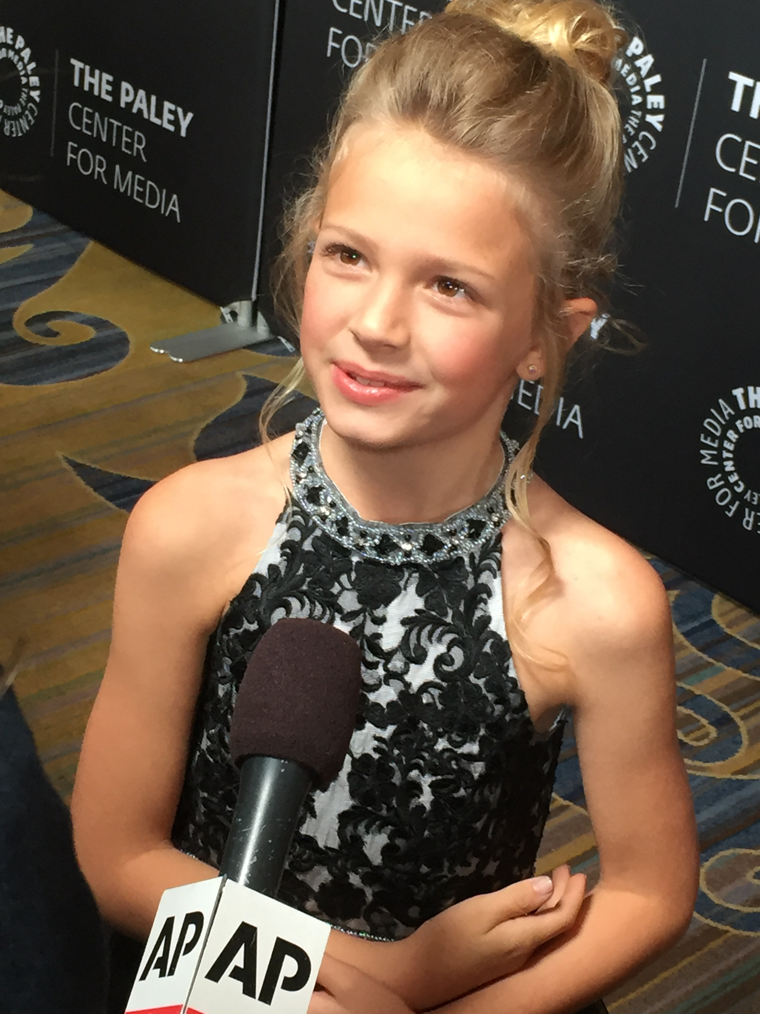 actor Giselle Eisenberg large photo