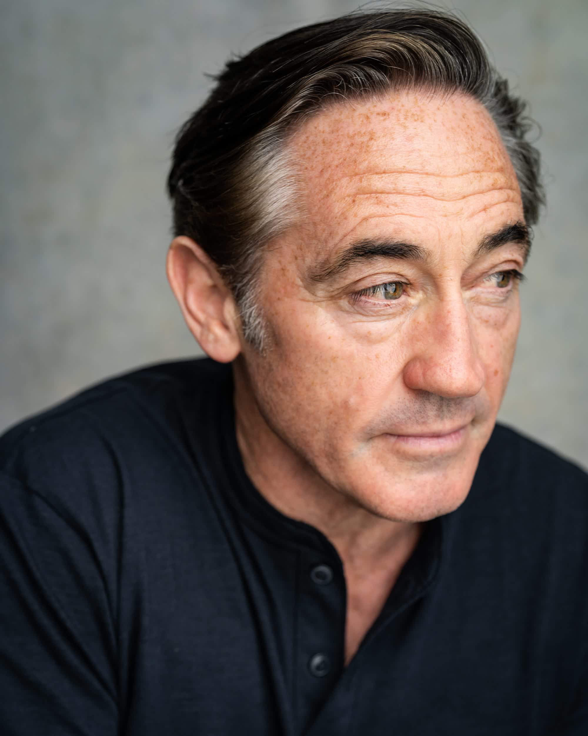 actor Robert Cavanah large photo