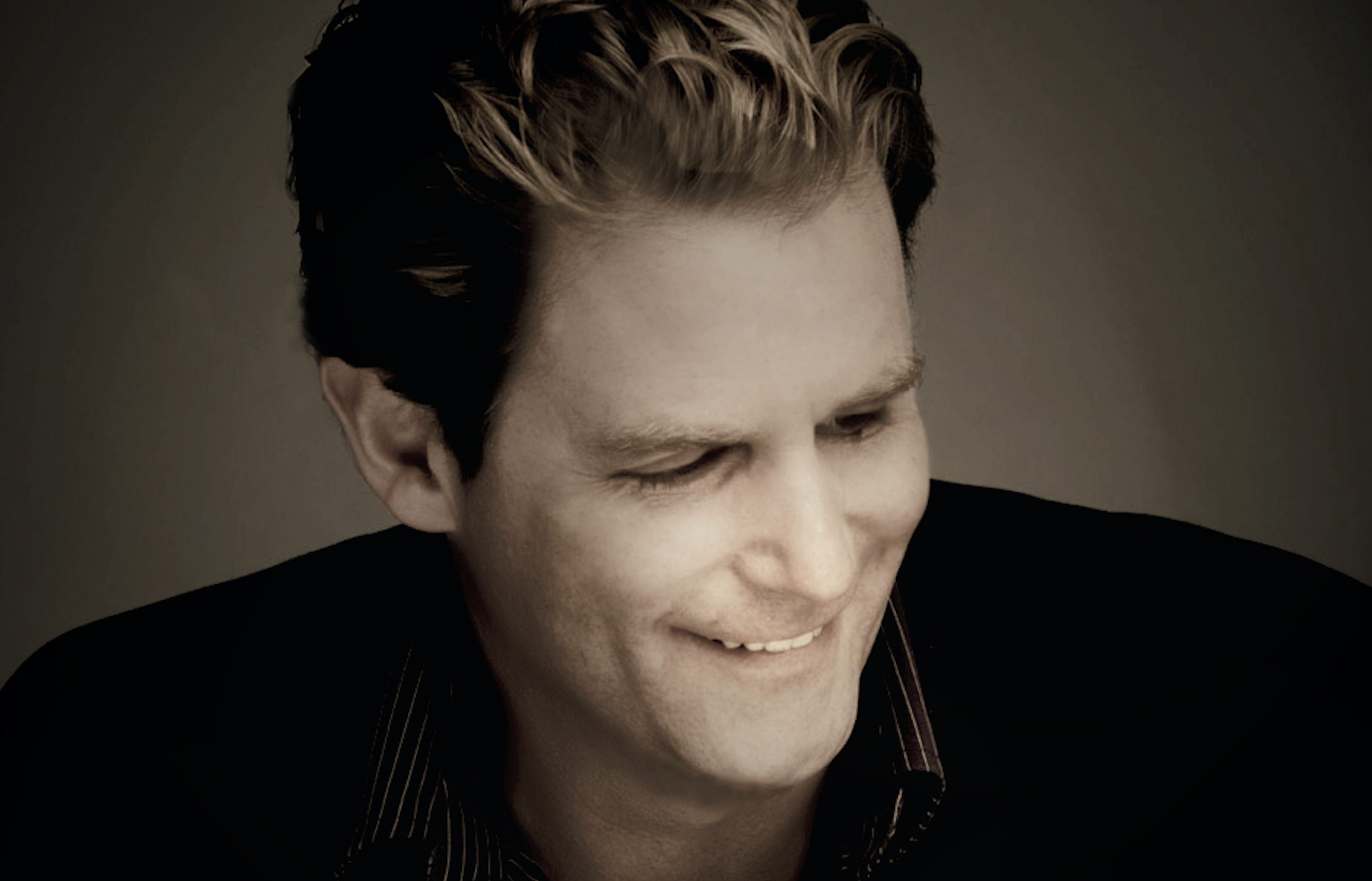 actor Garrett Bennett large photo